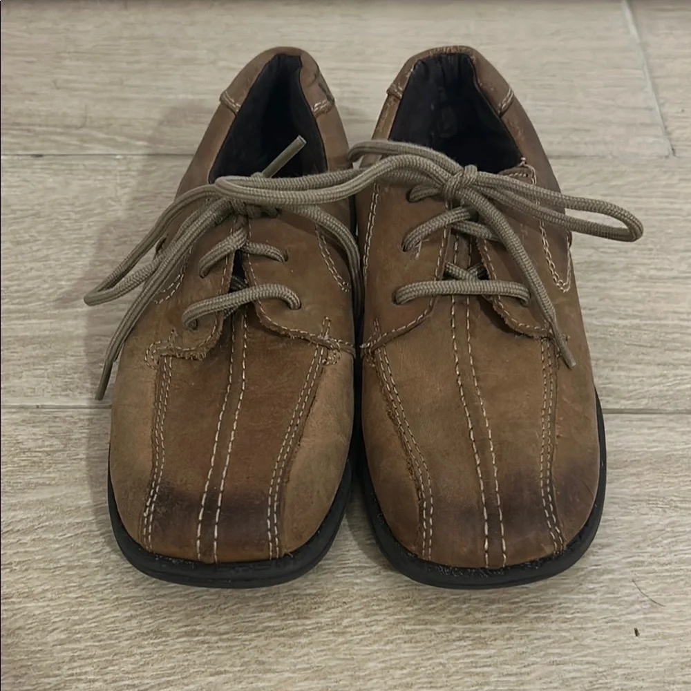 Kenneth Cole Brown Oxford Moccasins with Moc-Toe Design